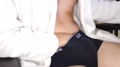 julia_official online show from September 2025 09:18:01 PM