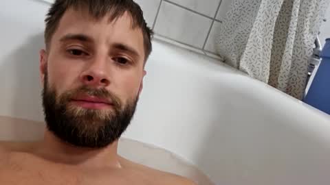 julia_official online show from October 2025 07:33:01 PM