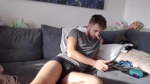 julia_official online show from October 2025 01:13:01 PM