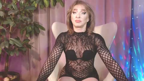 Snapshot of julia_renard chatting on January 2025 10:12:02 PM Julia online show from January 2025 10:12:02 PM