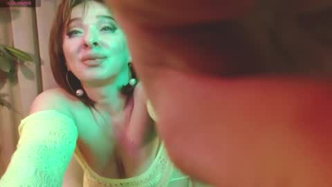 Snapshot of julia_renard chatting on October 2025 05:45:02 PM Julia online show from October 2025 05:45:02 PM