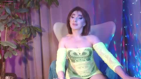 Snapshot of julia_renard chatting on October 2025 03:45:01 PM Julia online show from October 2025 03:45:01 PM