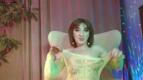 Snapshot of julia_renard chatting on November 2025 05:58:02 PM Julia online show from November 2025 05:58:02 PM