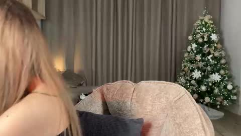 Julia R Le online show from January 2026 07:08:02 PM