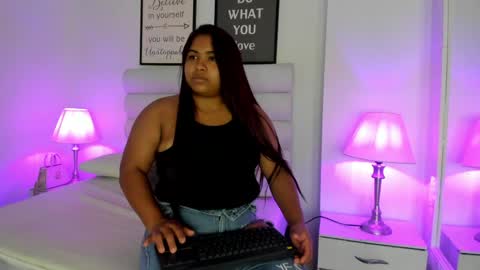 julia_sanchez online show from June 2026 08:04:01 PM