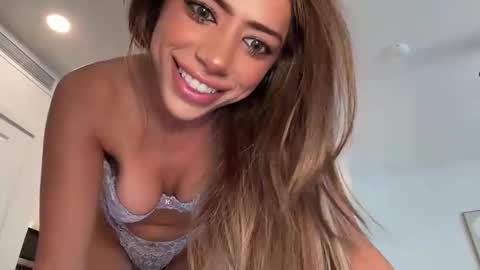 Julia Brooks online show from November 2025 08:57:01 PM