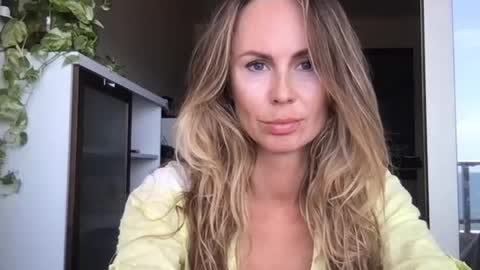 Snapshot of julialemilf chatting on June 2026 10:28:01 AM julialemilf online show from June 2026 10:28:01 AM