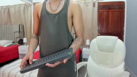 Snapshot of julian_billy chatting on January 2025 07:08:01 PM julian billy online show from January 2025 07:08:01 PM