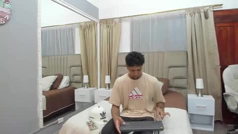 Snapshot of julian_billy chatting on February 2025 11:39:02 AM julian billy online show from February 2025 11:39:02 AM