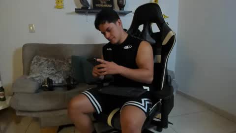 julian_wallace online show from November 2025 06:21:01 PM