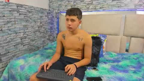 julian online show from October 2025 04:08:02 PM