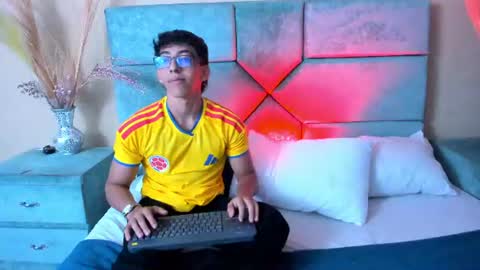Julian online show from June 2026 08:10:02 PM