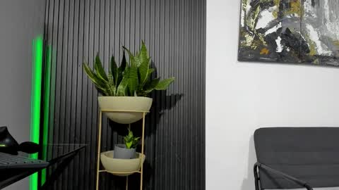 Julian online show from February 2026 12:18:02 AM