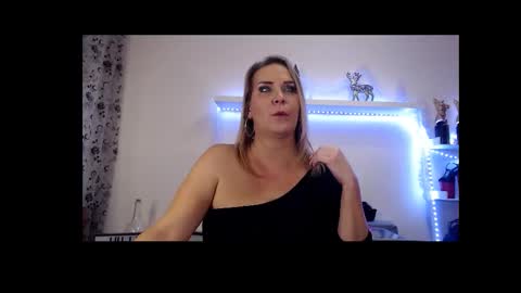 Julia online show from February 2026 10:47:01 PM