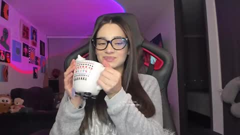 Jeimy Help me to reach 100 thumbs up online show from February 2026 01:10:02 AM