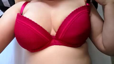 Julie online show from April 2026 05:48:02 PM