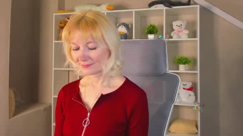 Julie Lucasss online show from April 2026 12:21:02 AM