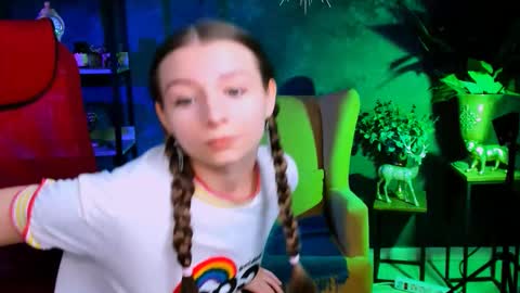 juliedaniel online show from October 2025 09:43:01 AM