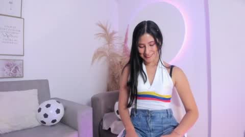 Snapshot of juliee_ross chatting on June 2026 01:31:01 PM juliee_ross online show from June 2026 01:31:01 PM