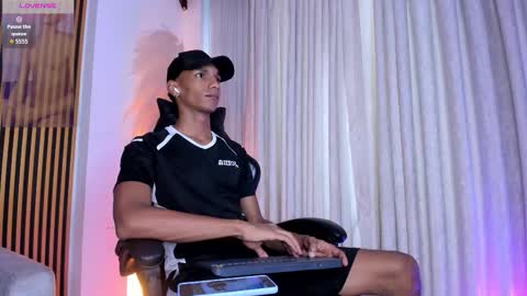 Julien online show from November 2025 12:15:02 PM