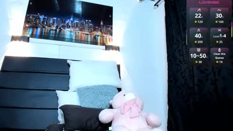 Snapshot of julieta_coopeer_ chatting on October 2025 10:59:02 AM Julieta online show from October 2025 10:59:02 AM