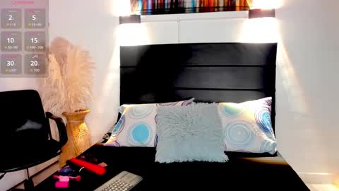 Snapshot of julieta_coopeer_ chatting on November 2025 10:24:01 AM Julieta online show from November 2025 10:24:01 AM