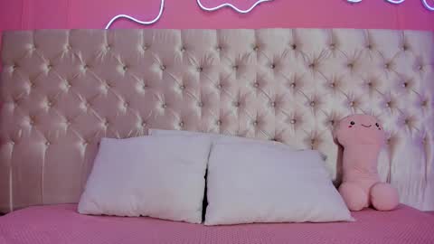 Julieta  online show from February 2026 12:12:01 PM