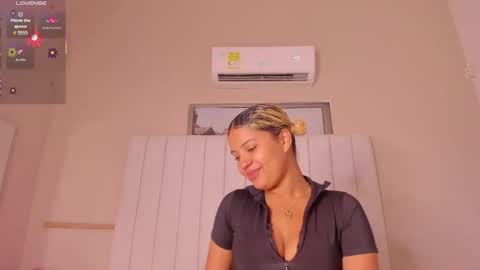 Snapshot of julieta_flower chatting on November 2025 01:43:03 PM Julieta IG juietaflower06 online show from November 2025 01:43:03 PM