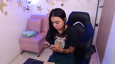 Snapshot of julieta_fn chatting on June 2026 01:48:02 PM julieta_fn online show from June 2026 01:48:02 PM