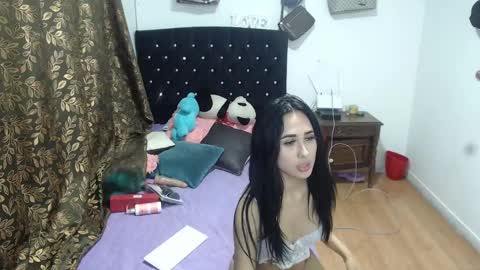 Snapshot of julieta_jonez_ chatting on December 2024 02:20:01 AM Julieta. online show from December 2024 02:20:01 AM