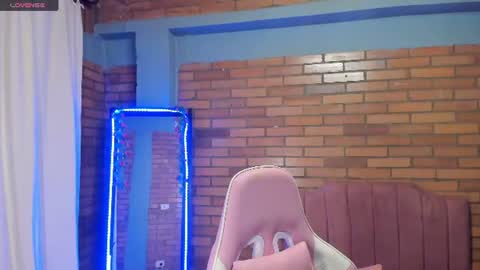 Snapshot of julieta_moretti chatting on July 2026 03:19:02 AM Julieta online show from July 2026 03:19:02 AM