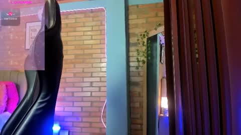 Snapshot of julieta_moretti chatting on July 2026 02:04:02 AM Julieta online show from July 2026 02:04:02 AM