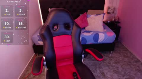 Julieth  online show from November 2025 06:01:02 PM