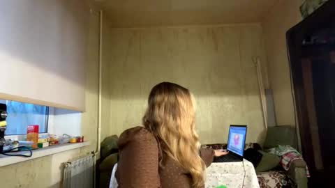 Mia online show from October 2025 02:18:02 PM