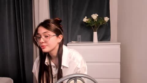 Leila online show from March 2026 10:16:01 PM