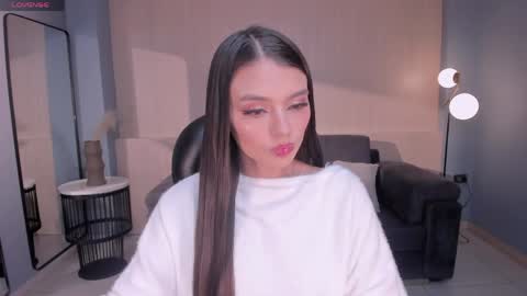 Juliette Moreau online show from April 2026 08:07:02 PM