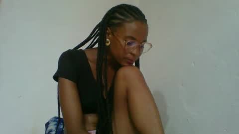 Snapshot of juliexexy chatting on February 2025 02:05:01 PM juliexexy online show from February 2025 02:05:01 PM