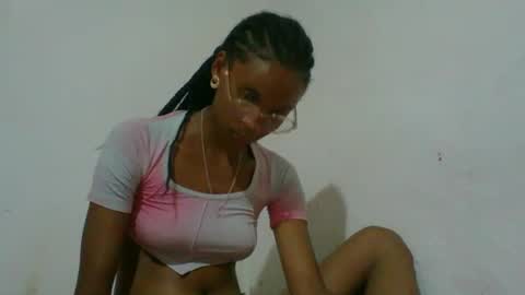 Snapshot of juliexexy chatting on February 2025 07:07:01 PM juliexexy online show from February 2025 07:07:01 PM
