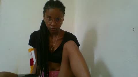 Snapshot of juliexexy chatting on February 2025 06:08:02 AM juliexexy online show from February 2025 06:08:02 AM