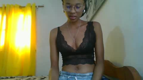 Snapshot of juliexexy chatting on February 2025 05:23:02 AM juliexexy online show from February 2025 05:23:02 AM