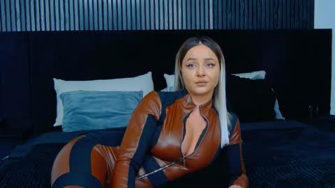 Snapshot of julliamilerrr chatting on November 2025 11:54:02 AM Julia online show from November 2025 11:54:02 AM