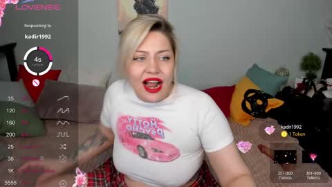Snapshot of jully_rox chatting on February 2025 03:09:02 PM Jully online show from February 2025 03:09:02 PM