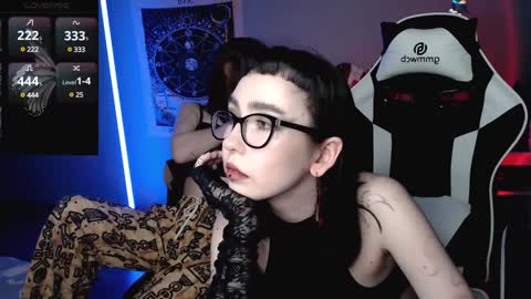 Snapshot of julscinamon chatting on January 2025 09:40:01 PM Baroness Von Cringe online show from January 2025 09:40:01 PM