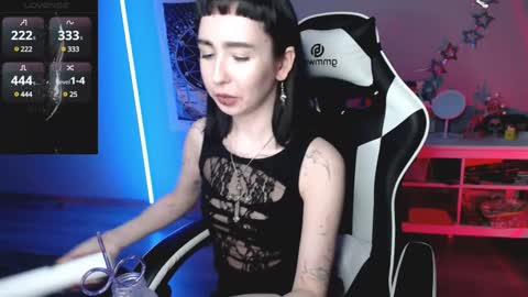 Snapshot of julscinamon chatting on January 2025 06:44:01 PM Baroness Von Cringe online show from January 2025 06:44:01 PM