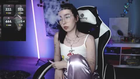 Snapshot of julscinamon chatting on February 2025 04:53:02 PM Baroness Von Cringe online show from February 2025 04:53:02 PM