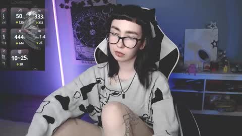 Snapshot of julscinamon chatting on March 2025 05:54:02 PM Baroness Von Cringe online show from March 2025 05:54:02 PM