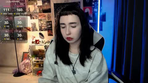 Snapshot of julscinamon chatting on September 2025 02:50:01 PM Baroness Von Cringe online show from September 2025 02:50:01 PM