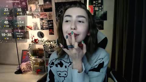 Snapshot of julscinamon chatting on September 2025 05:07:01 PM Baroness Von Cringe online show from September 2025 05:07:01 PM