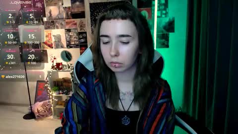 Snapshot of julscinamon chatting on October 2025 03:18:01 PM Baroness Von Cringe online show from October 2025 03:18:01 PM