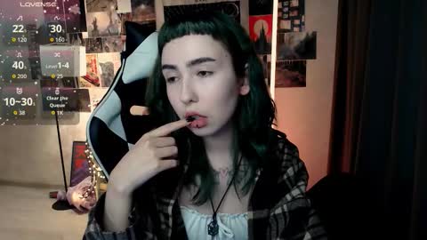 Snapshot of julscinamon chatting on October 2025 03:45:01 PM Baroness Von Cringe online show from October 2025 03:45:01 PM